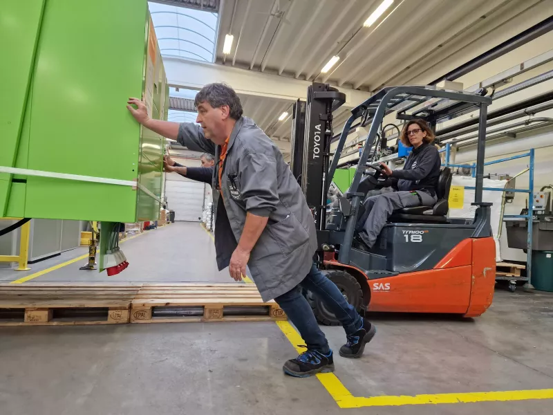 the arrival of the new Engel machines at Bekina Indurub